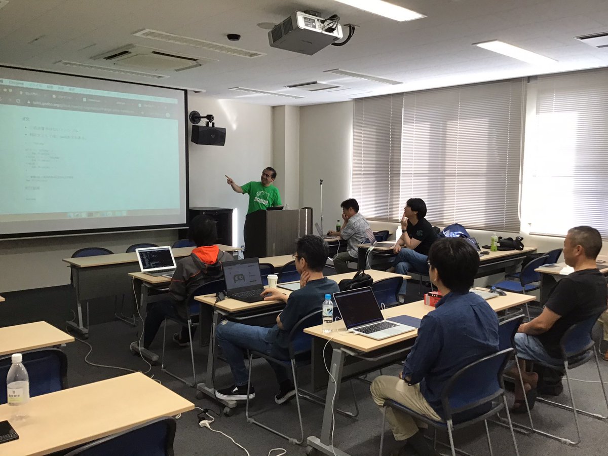 qt_luigi's tweet image. 本日の「はじめてのGo言語教室(岡山)」の授業風景 q@w@p #okayamago #golangjp