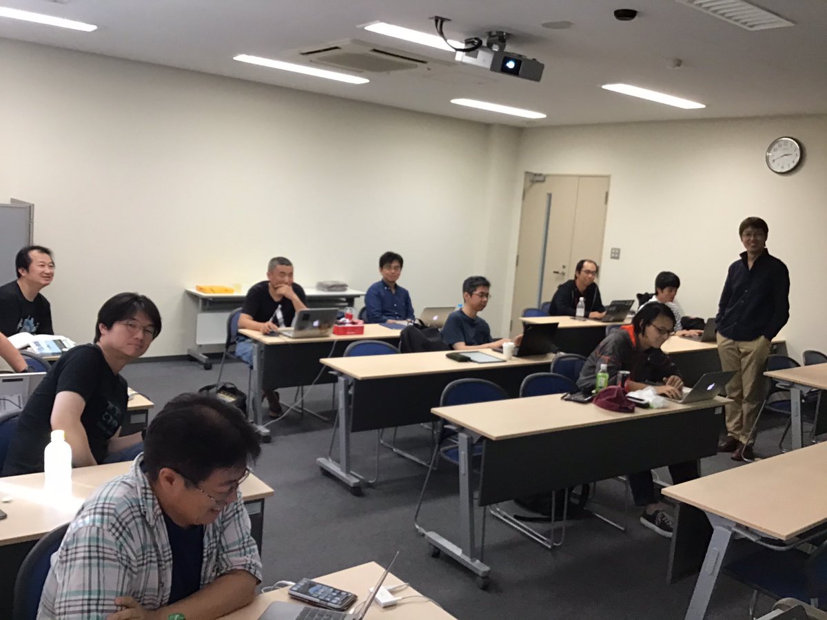 qt_luigi's tweet image. 本日の「はじめてのGo言語教室(岡山)」の授業風景 q@w@p #okayamago #golangjp