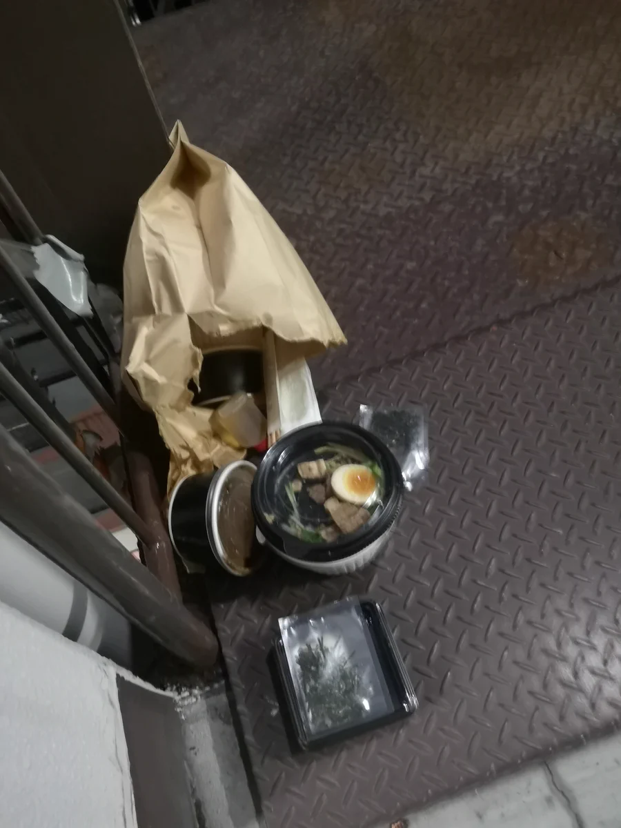 Uber Eatsを受け取り拒否したら近所に捨てられていた！！