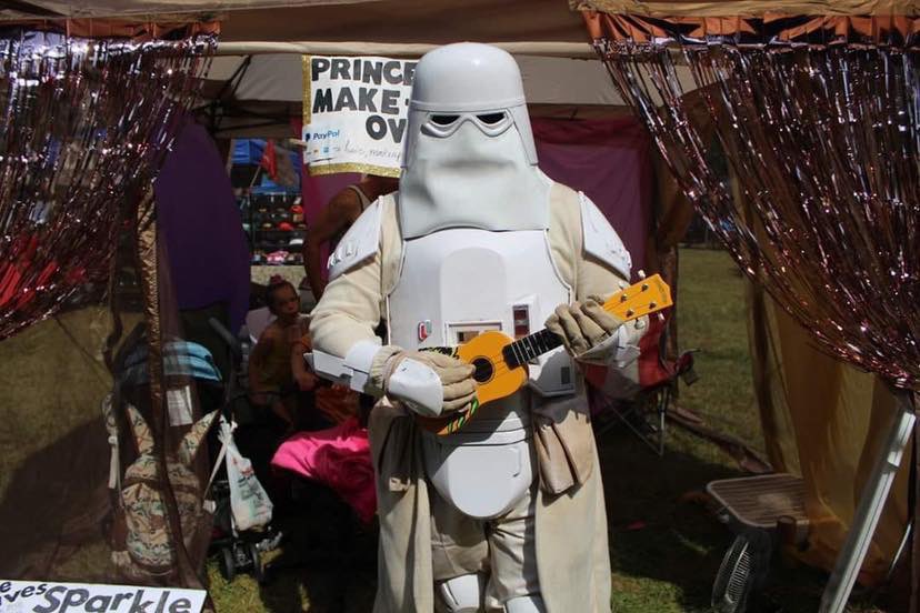 “And for my next song, sing along! DUN, DUN, DUN DUH-DUN, DUN DUH-DUN!”
TS-13261 of <a href="/501stStarkiller/">Starkiller Garrison</a> belting out the old classics.

#501stLegion #BlizzardForce #StayFrosty