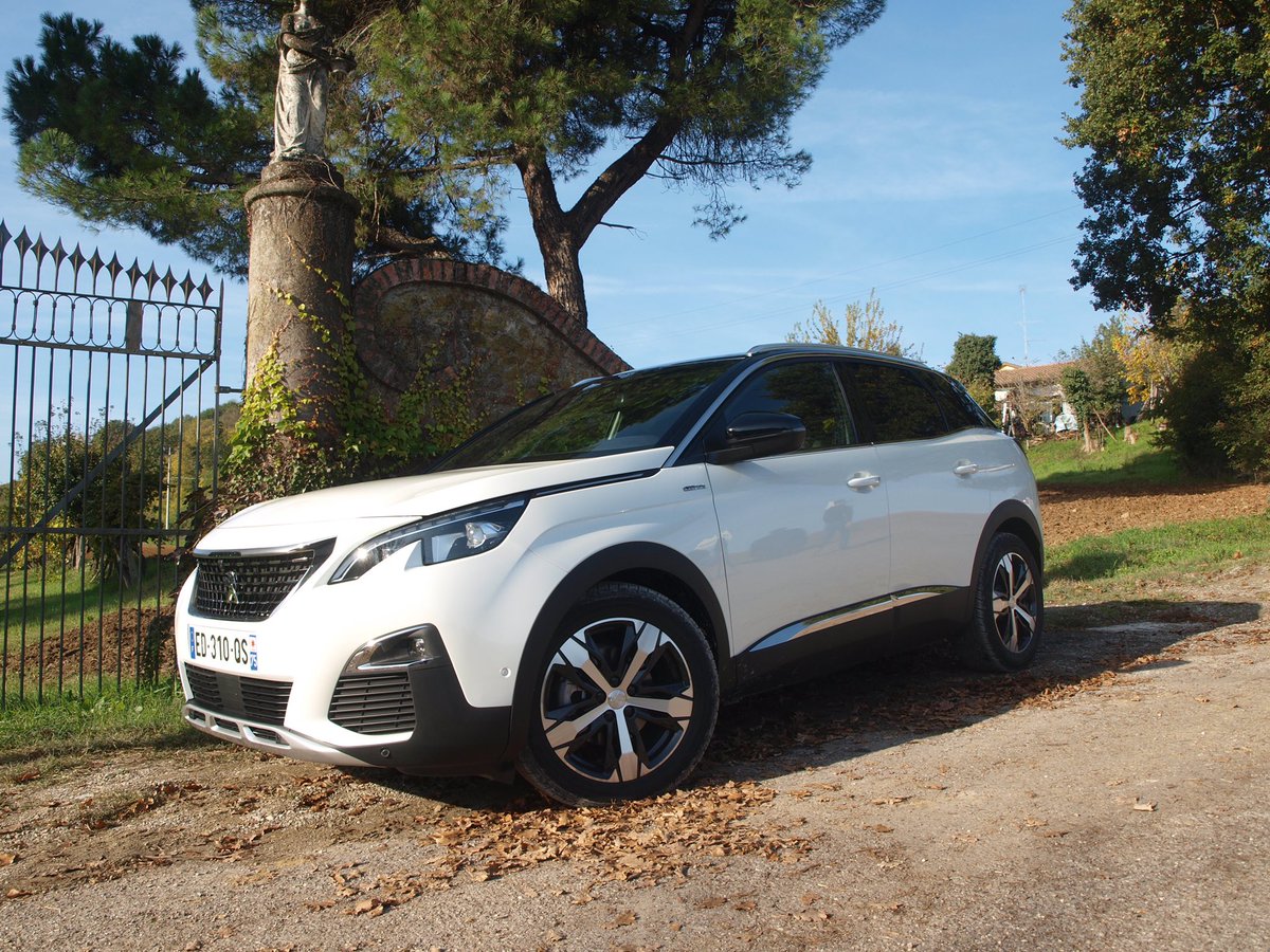 metrosexuel's tweet image. Une petite pensée pour les copains ... #208FirstDrive (ou pas)