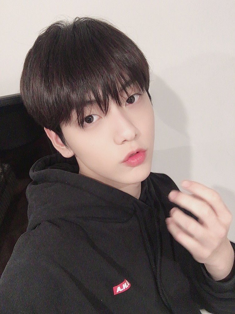 TXTPROFFICIAL's tweet photo. [#TXTPuertoRico]✨

It’s Soobin! 
Have a nice weekend~

¡Es Soobin! 
Tengan un buen fin de semana~

#TOMORROW_X_TOGETHER #SOOBIN
@TXT_members @TXT_bighit #투모로우바이투게더 https://t.co/OIViVA68Jz