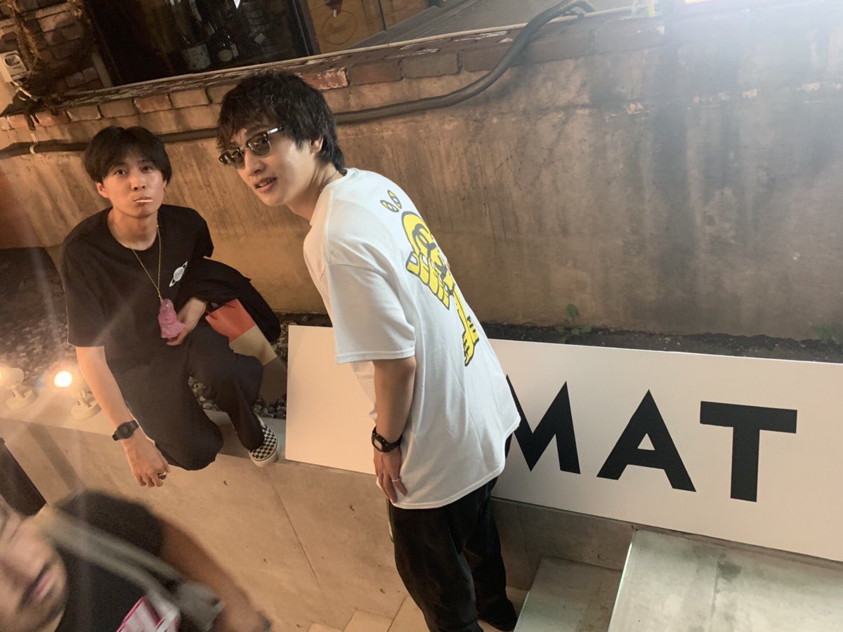 ট ইট র Mat 松本岳くんがmatのオープニングに遊びに来てくれた Tシャツも最高に似合ってて高まった Matでも何か一緒に面白いことできたらいいなー どんなことできるかなー 笑 Matsumotogaku 主役と守護霊 岳とtomason Https T Co Uazj180qad