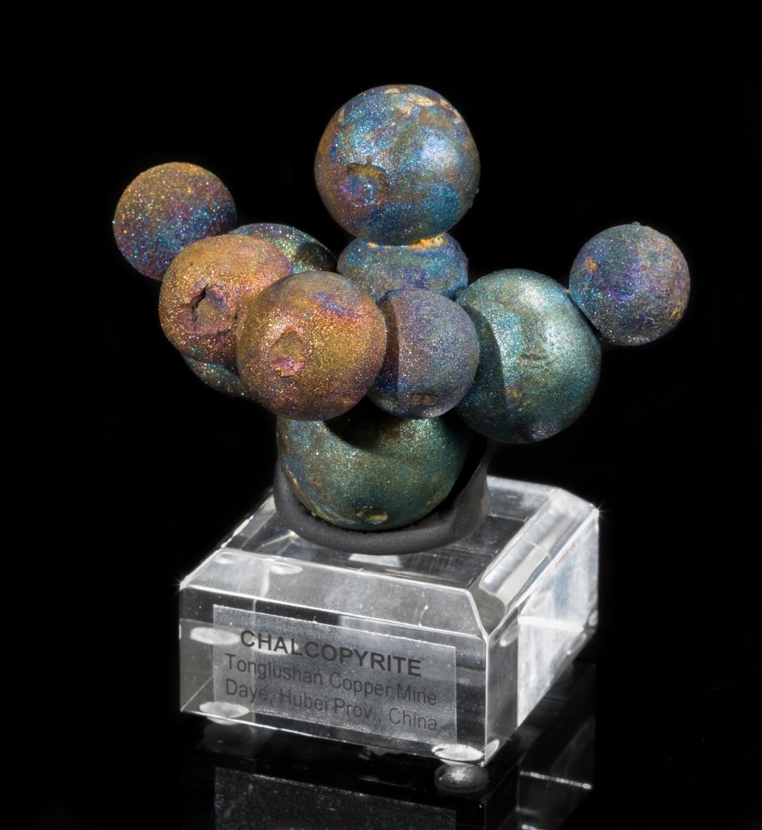 ApuntesCiencia's tweet photo. Esferas de #calcopirita. Mina Tong Lu Shan, Daye, #China • https://t.co/Hk4OKHCQat vía @GeologyTime #FotoCiencia Greenstone Fine Mineralia #mineral