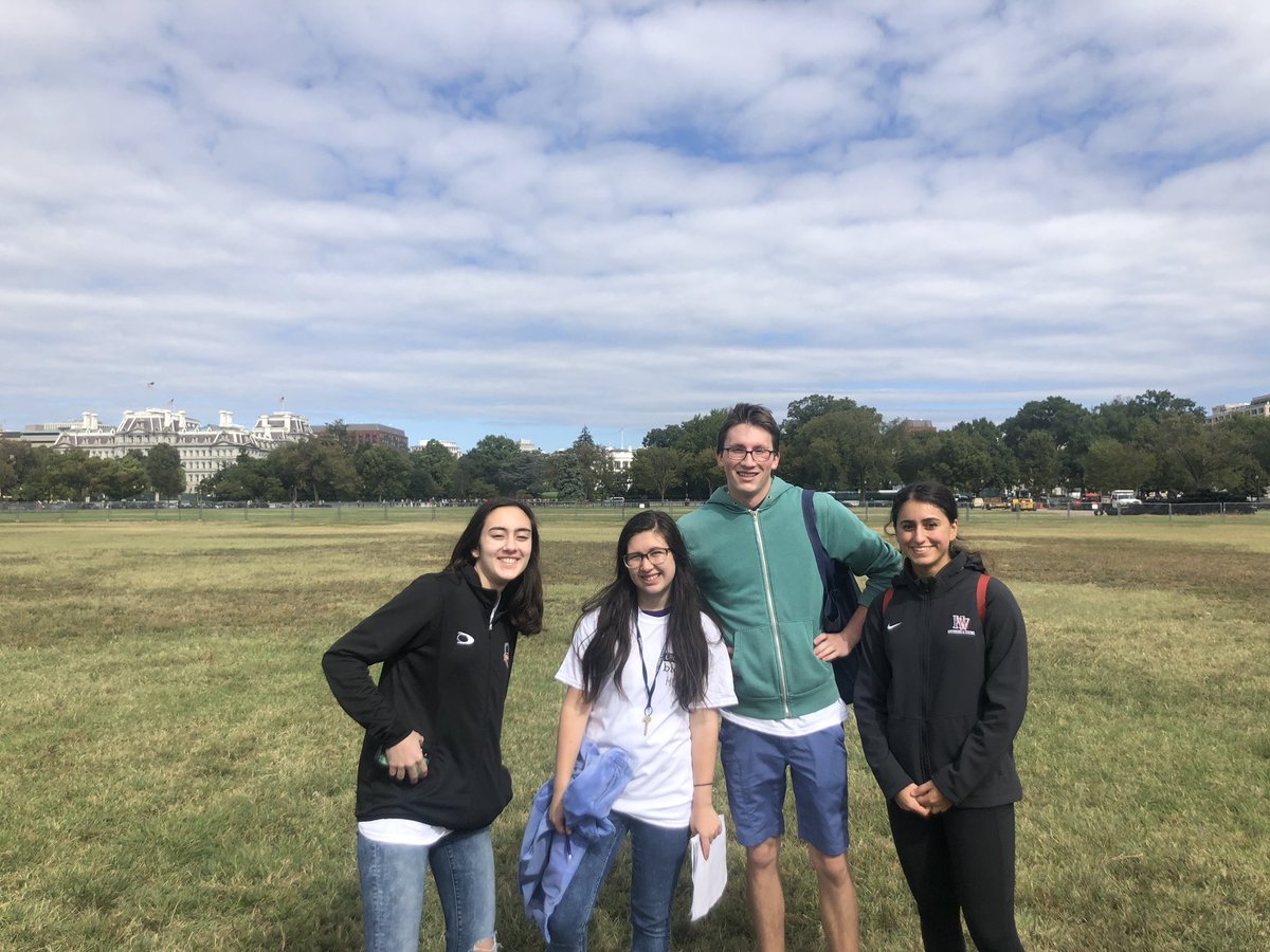 GeorgetownBig's tweet photo. #prettypresidential @bighuntGU #georgetownbig https://t.co/S0vlFjg34P