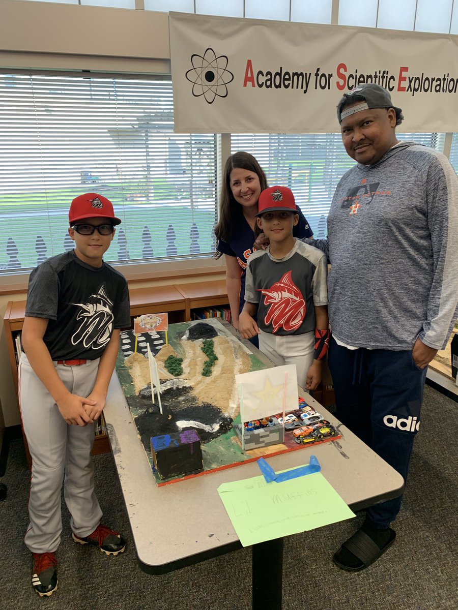 MattlageMr's tweet photo. It’s always great to see the kiddos sharing with their family at ASE! @HumbleISD_ASE @ElizabethFagen @AmandaPrice001 @DanielA28767366 @ASE_PTOHumble #asefourth @USABMXSTEM https://t.co/nuDW6863hg