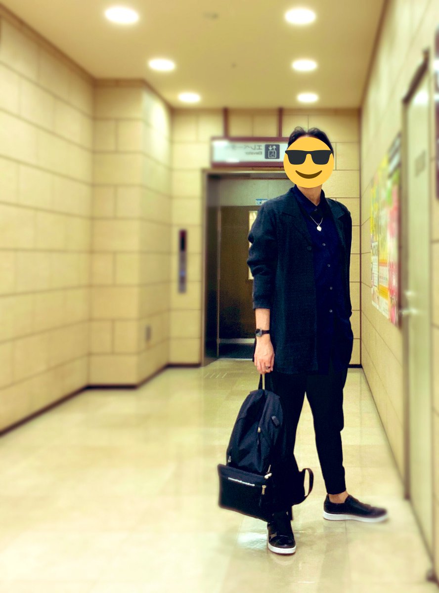 741y_'s tweet photo. 本日のこーでこーで。
最近、場所と時間を間違える。もっと真剣にいきなきゃ・・・!!
ロングシャツ #古着
トップス #ユニクロ #イージーケアジャージーシャツ XXL
ボトムス #MB ジョガーパンツ
シューズ #スタンスミス
バッグ #MBMN #モノマート
リング #アールイー
ネックレス #MBLR https://t.co/kssr74c4di