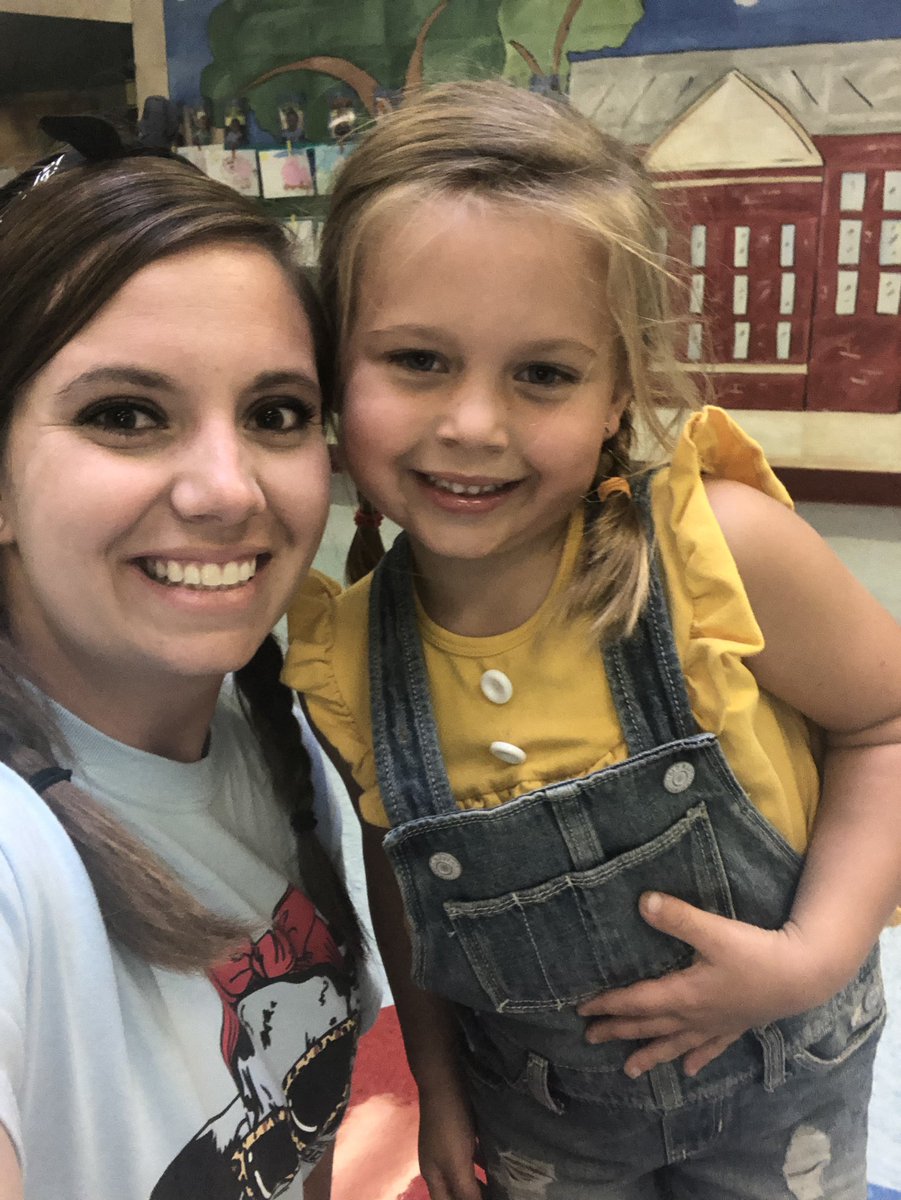mrsasiapotts's tweet photo. Farm day fun #cubcats https://t.co/1dKnnAgiN7
