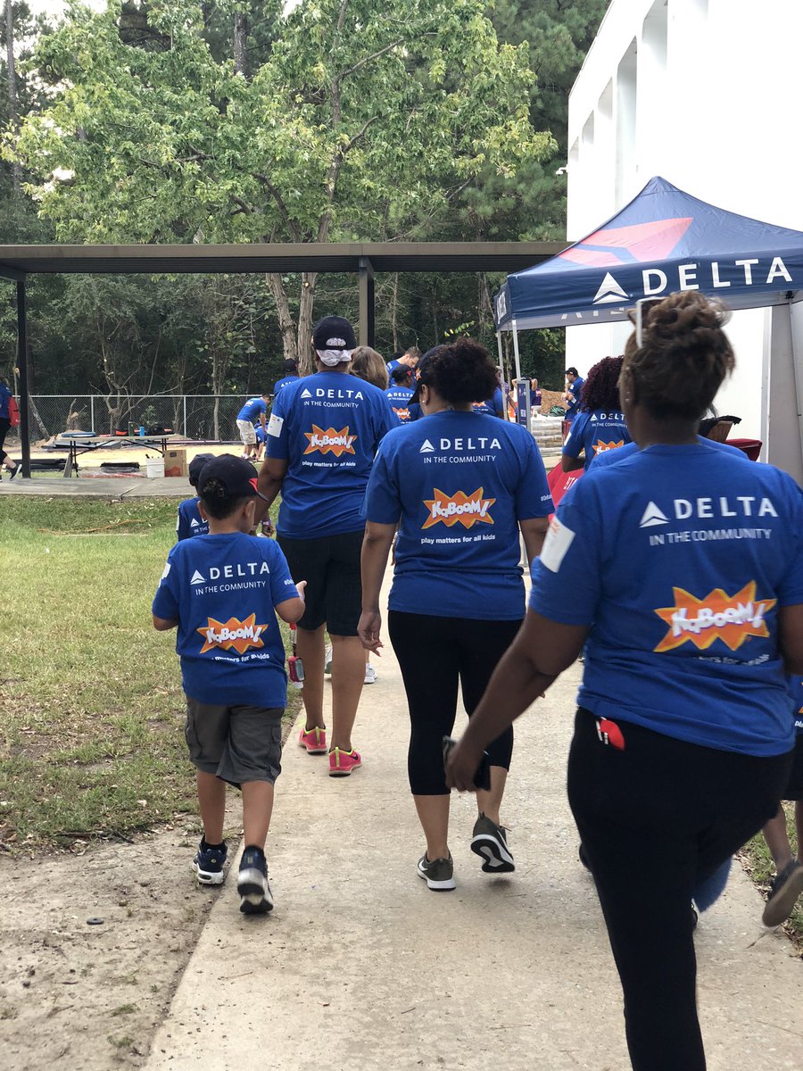 HandsOnAtlanta's tweet image. Hands On Atlanta Week is officially under way! We started the morning with 200 volunteers from @delta, our friends @kaboom and the @kippsoulprimary community! #deltaserves #atlserves #kippsoulprimary #playmatters