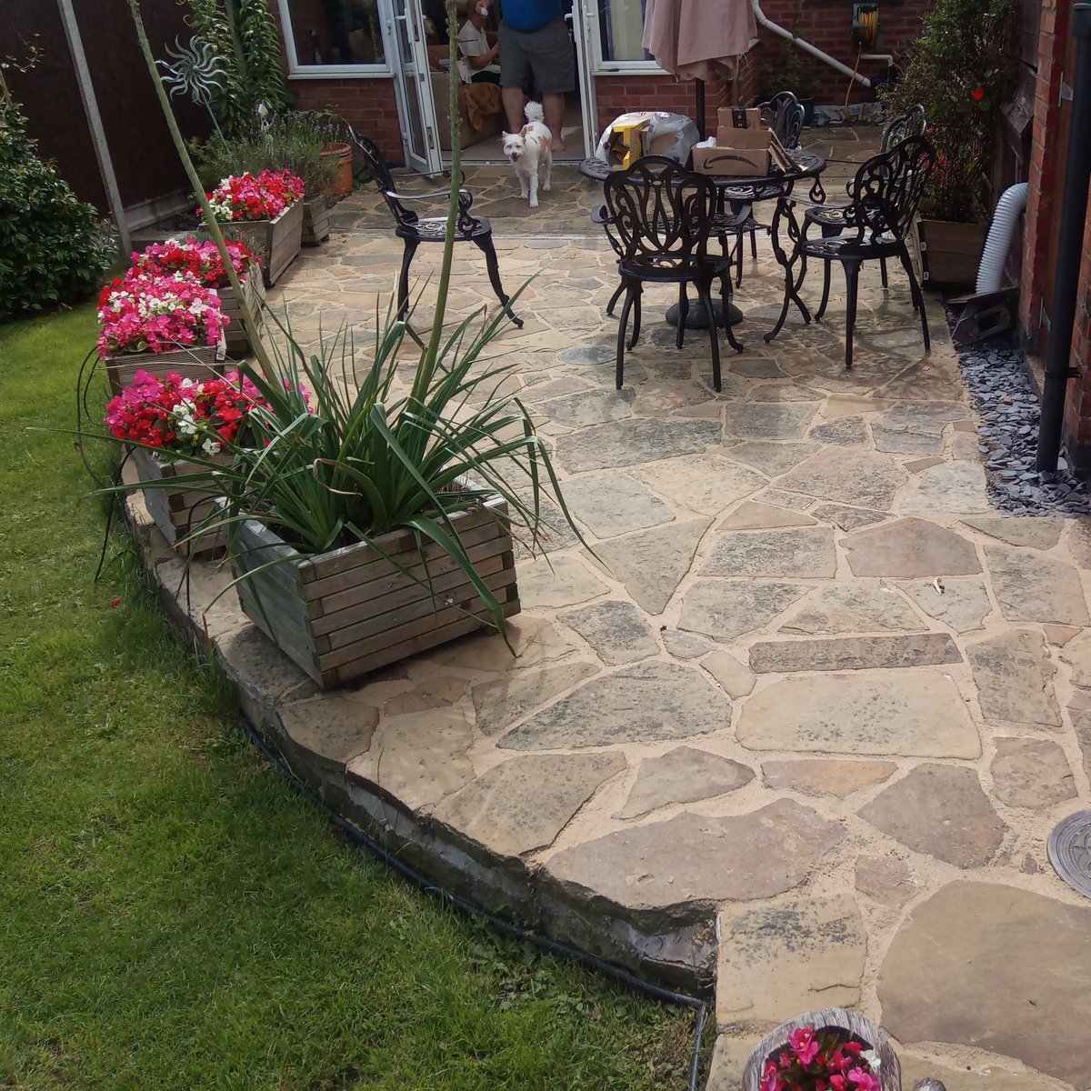 Rothley_Bespoke's tweet photo. For high quality landscaping excellence get in touch today on 01509 649142! Quotes are free with no obligation! 
We look forward to hearing from you! https://t.co/O8hTxKHLZ7