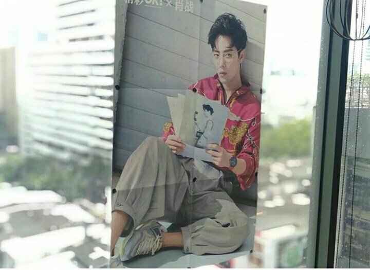 vooeww's tweet photo. @hyde_cafe 
ไปงานวันเกิดพี่จ้านจ้านที่สยามสแควร์
คนเยอะมากแต่มีของแจกแบบดีต่อใจอยู่ ร้านนี้ทำดีอยู่hyde cafe.แต่ถ้าอยากได้ที่ครอบแก้วรูปพี่เว่ยอิงก็ต้องต่อซื้อน้ำเพื่อเอาบิตใบเสร็จมาแล้วไปแลกคือแบบคนต่อแถวยาวมากซื้อน้ำอะแต่ถ้าไม่เอาที่ครอบแก้วก็ไปเอาของแจกรูปพี่เว่ยอิงในร้านก็ได้ https://t.co/mVHawpODHH
