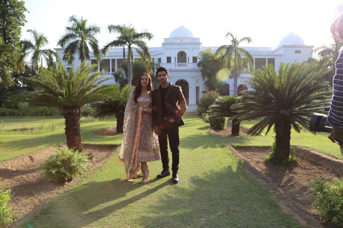 22GRadio's tweet photo. .@StarPlus has taken a great step by launching a show for the first time ever at the Pataudi palace!
@vikram_the_Leo #YehhJaduHaiJinnKa  @officialaditish https://t.co/Wo5IoT8Av5