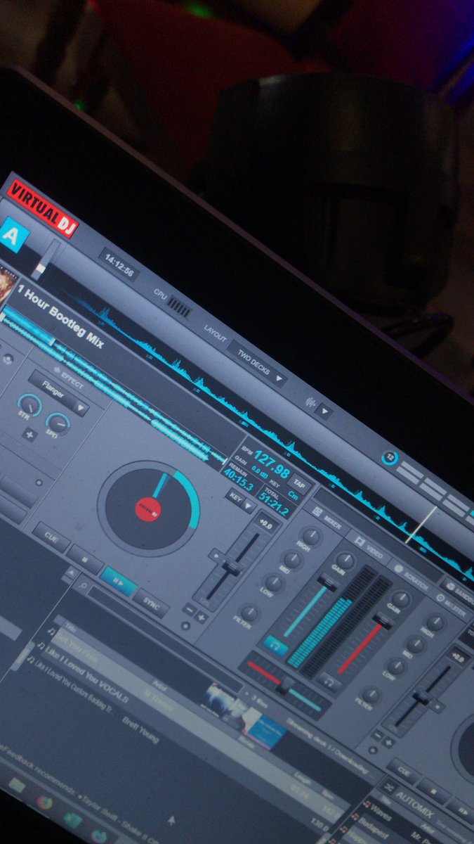 ItsBryanFoster's tweet photo. When you pre-record all your DJ sets so it sounds like you’re a real DJ ✌️💪 #ImNotCheating #VirtualDJ #VDJ #PreRecorded https://t.co/buwtH2TR4H