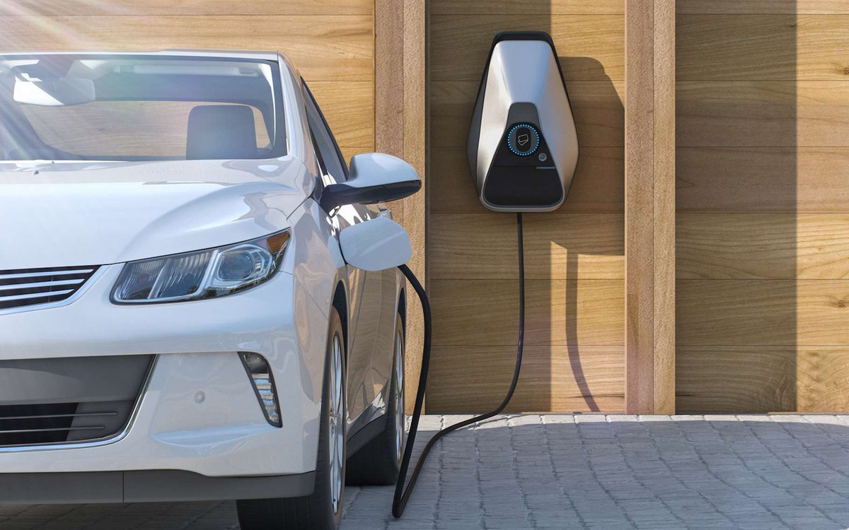 HelenePujolle's tweet photo. Utiliser sa voiture électrique pour alimenter sa maison ? C'est maintenant possible grâce aux bornes #V2G ⚡️ Bienvenue dans l'ère du #smartcharging 🔌 > https://t.co/cND7DcnybP https://t.co/6zRrFWANNW
