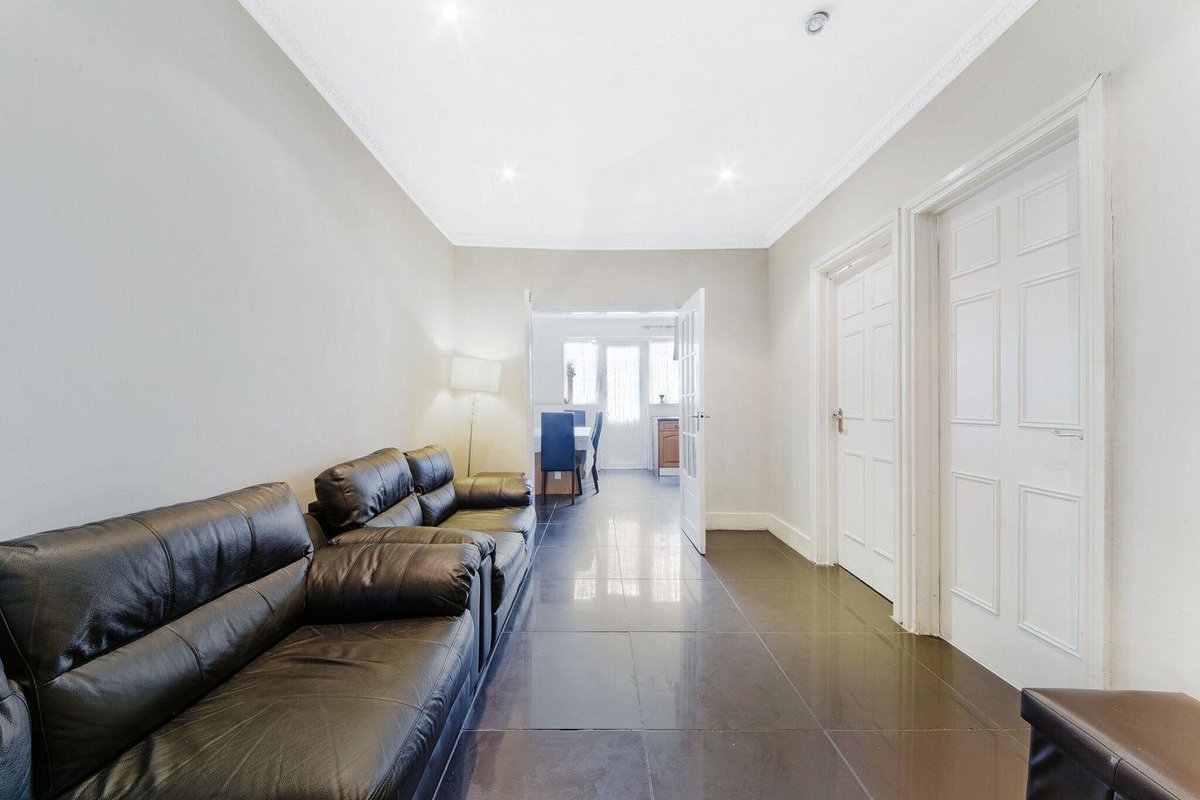 Upper Tooting haart tweet media