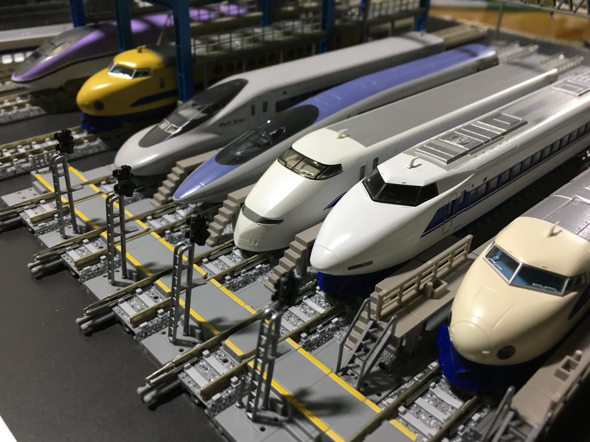 Fasteagle13 Nゲージ 新幹線 車両基地 0系 100系 300系 500系 700系 922形 Win350 こんばんわ W 車両基地の公開シーズンですね 我が家の車両基地は製作途中ですが 写真を参考に西日本で活躍していた車両達を並べてみました ﾉ