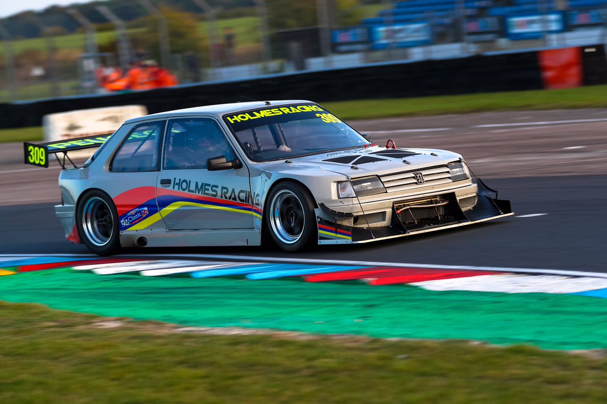 309Team's tweet photo. TEAM 309 introduce their on track snapper, David Stallard esquire!! David’s the man you never see, but the man who stands out in all weathers...this was 2 weeks ago at Thruxton. #davidstallardphotography 

David’s excellent work can be seen at https://t.co/45UsKDQhxy #309 https://t.co/i6Q9n0gjnn