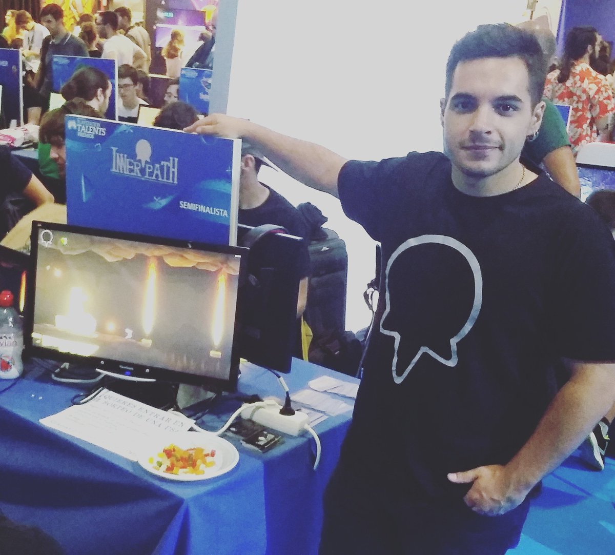agonesc's tweet image. En la @MadGamesWeek presentando #InnerPath con el equipo @OWorksTeam. Estamos recibiendo muchas felicitaciones y feedback para seguir mejorando. Gracias a todos y sobre todo a @PSTalents por la oportunidad de venir aquí.