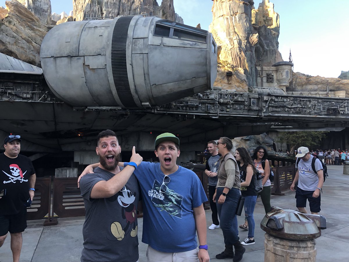 AndyMackVoice's tweet image. Batuu is my new home. I’ll send for my things. I can die happy now! @WaltDisneyWorld #Sweepstakes #GalaxysEdge #BackToBatuu