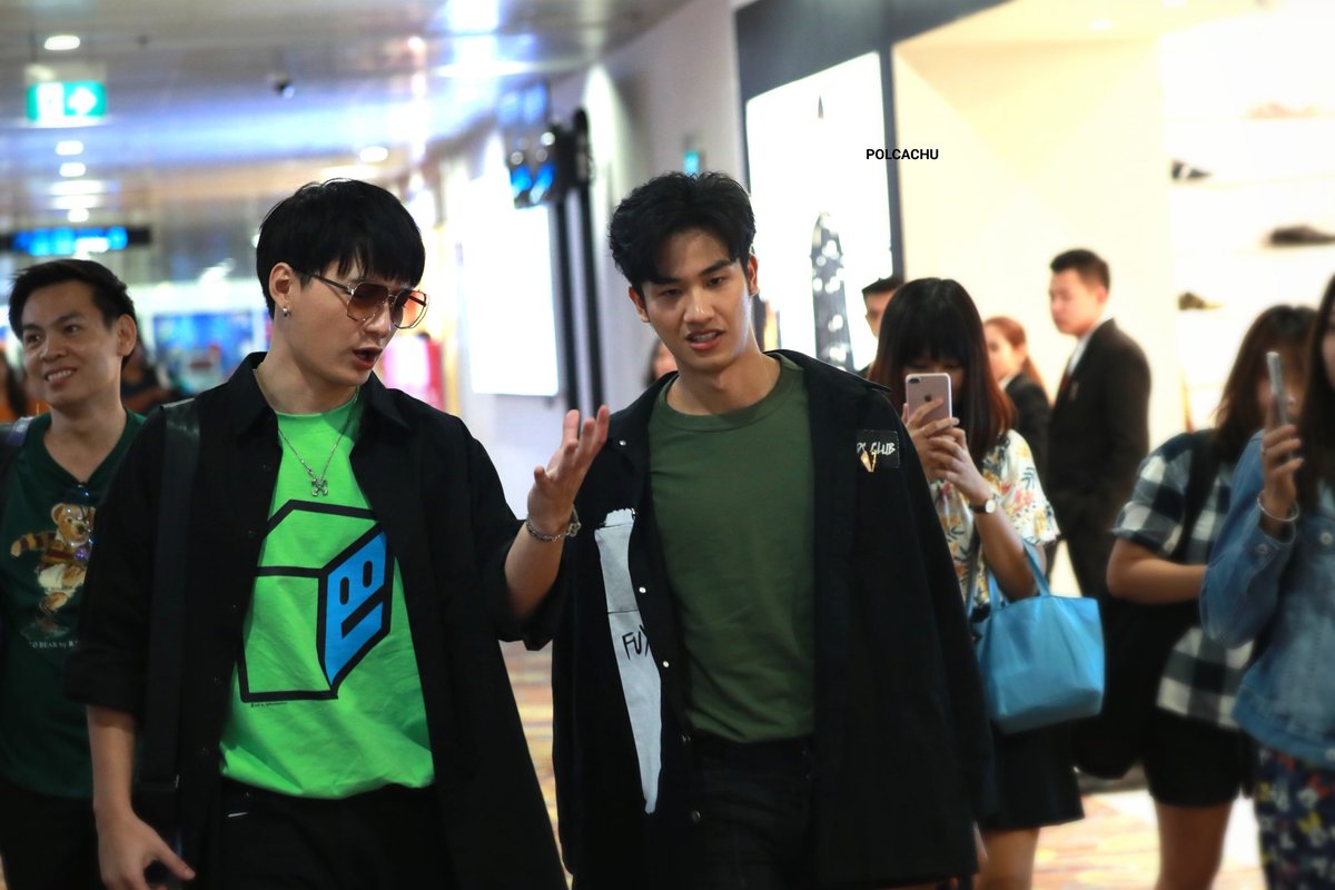 Polcachu's tweet photo. 191005 #tawan_v #ชาวบ้าน

คุยกันเรื่องมาเวล 😂😂 https://t.co/sxTqf02FT4