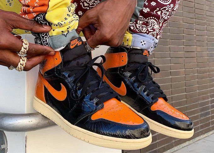 Air Jordan 1 Retro High OG
Color: Black/Pale Vanilla-Starfish
Style Code: 555088-028
Release Date: October 26, 2019
Price: $160>bit.ly/2BM2rji