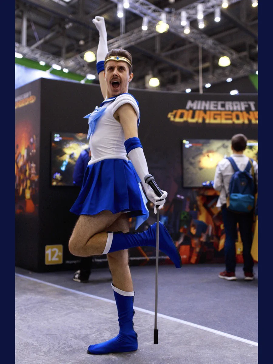 おっさんがセーラーマーキュリーのコスプレをした結果？それマーキュリー違いやwww