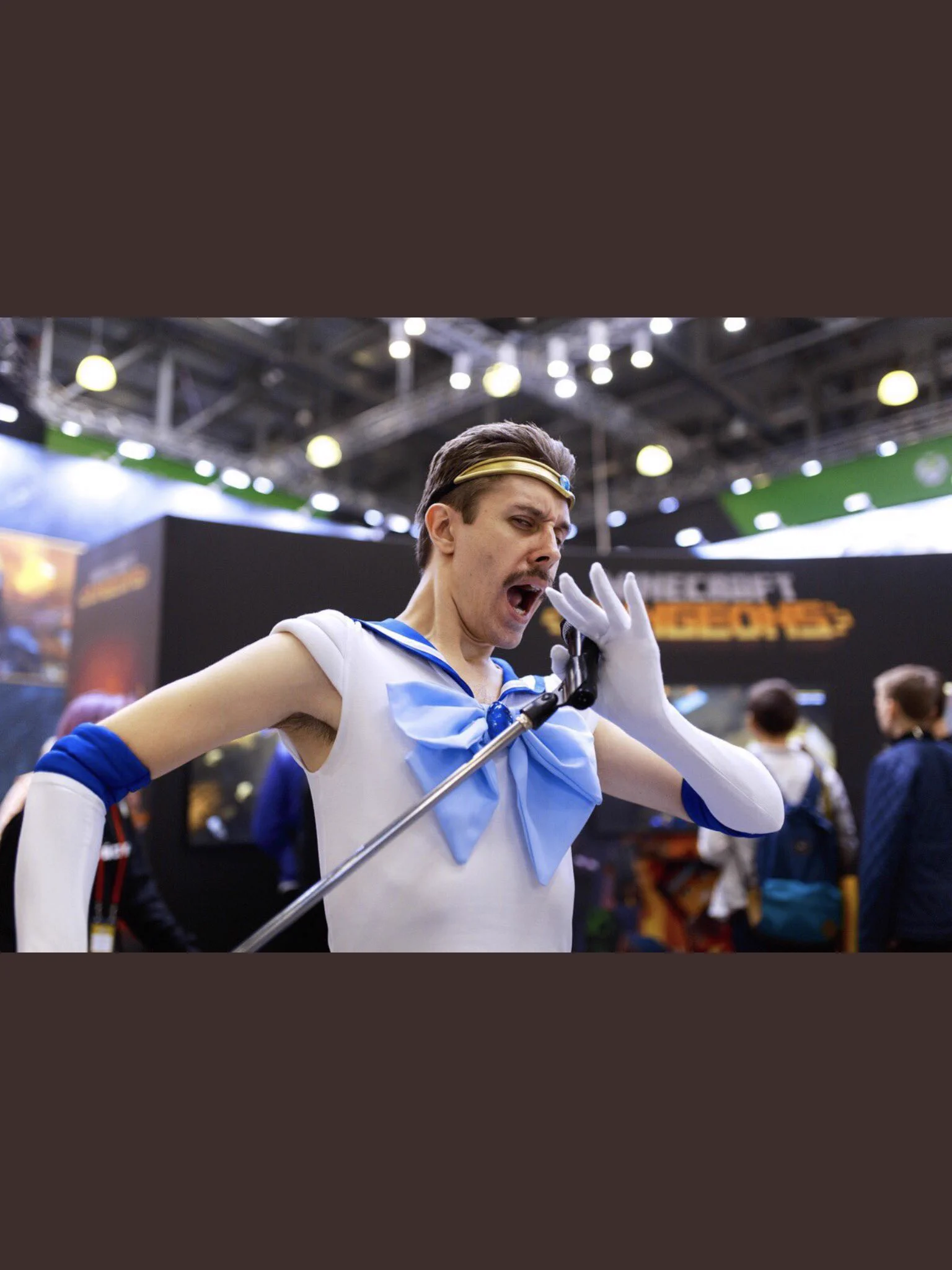 おっさんがセーラーマーキュリーのコスプレをした結果？それマーキュリー違いやwww