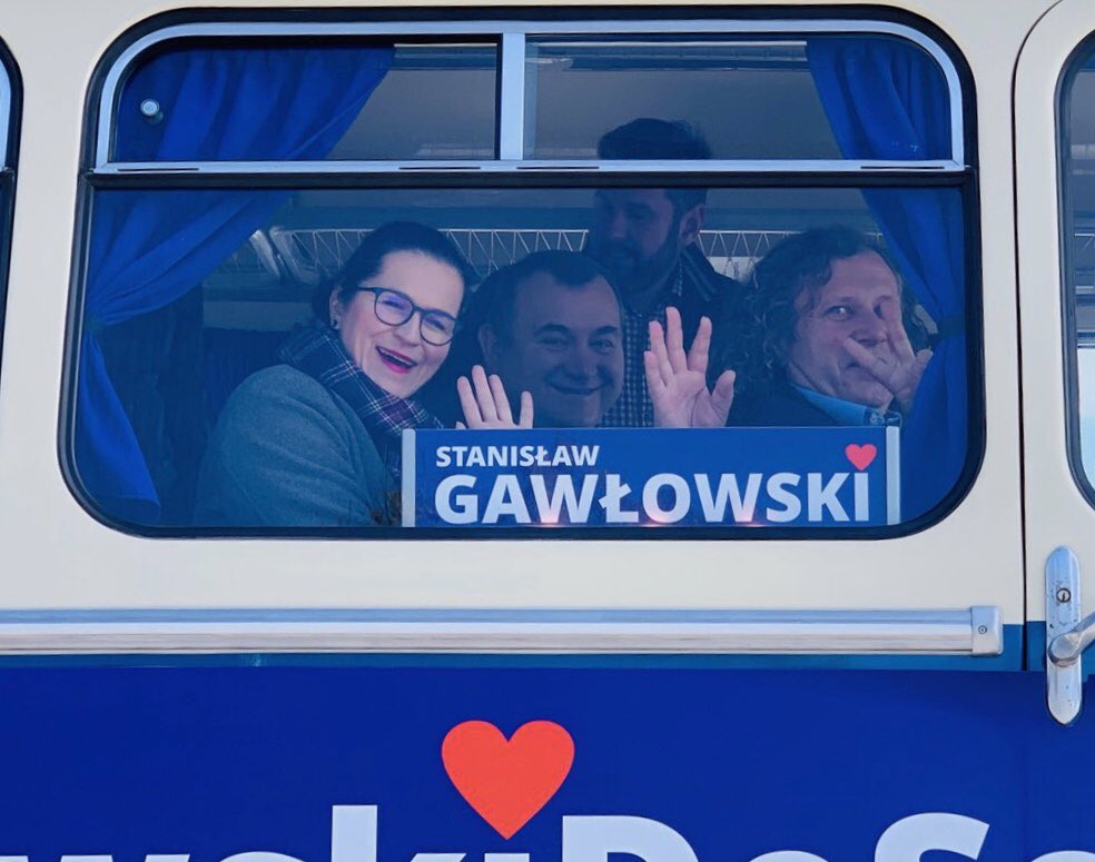 Dulkiewicz_A's tweet photo. Kampania trwa, zabiegamy o głosy za Polską 🇵🇱 wolną, demokratyczną, praworzadną i zakorzenioną w Europie 🇪🇺 Łączy nas Pomorze! #jacekkarnowski #Pomorze #Polska #13października #TwojSztab https://t.co/yRbT5ybx0D