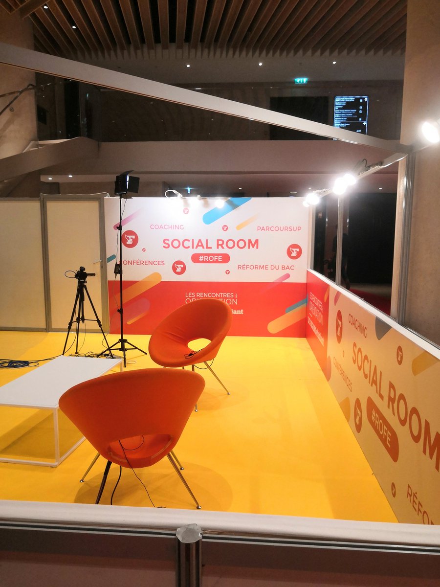 vanelawson's tweet photo. Encore une belle réussite pour l'identité graphique de cette nouvelle édition du Salon #ROFE @Figaro_Etudiant bravo à toute la team Studio de @Figarocms pour les créas #branding #designteam #designglobal https://t.co/7UuZu9SFkV