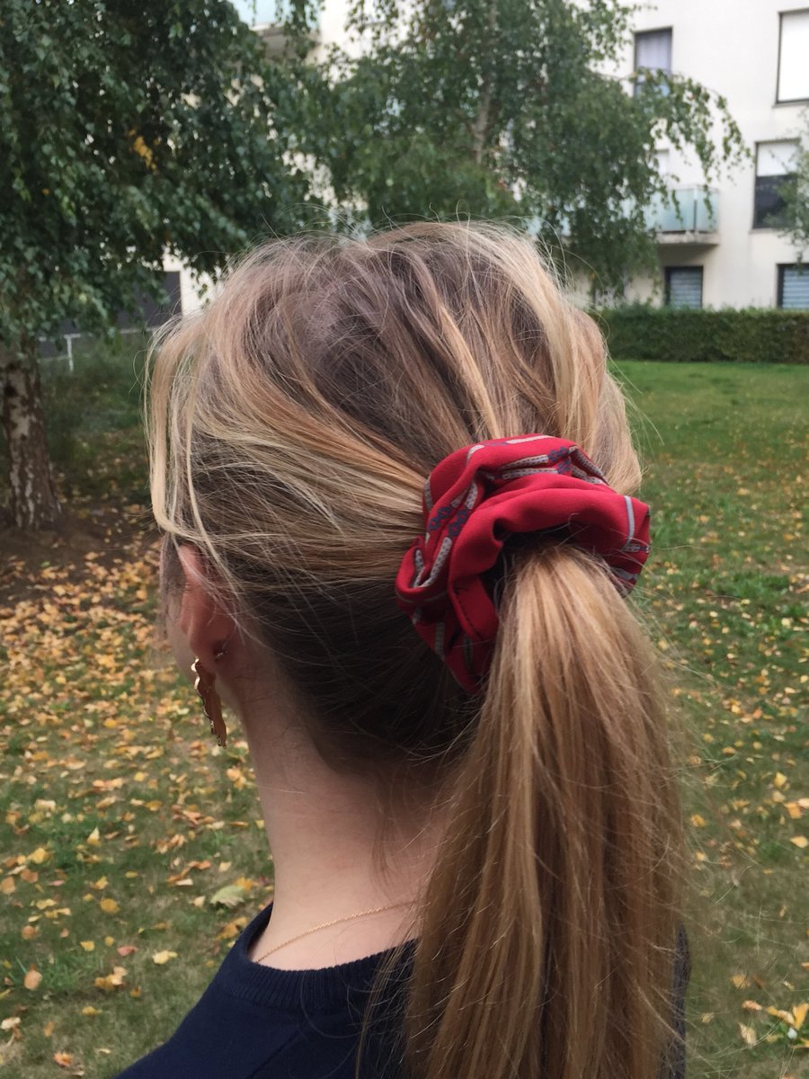margotbcln's tweet photo. [ACCESSOIRES FAIT-MAIN LILLE] Vous avez envie d’un joli chouchou ou encore d’une jolie trousse réalisés fait-main avec des matériaux de récupération ?🌿Rendez-vous sur le compte Instagram @andreaomichel pour découvrir diverses créations à petits prix !
#ZD #faitmain #couture https://t.co/n0IXowlMYU