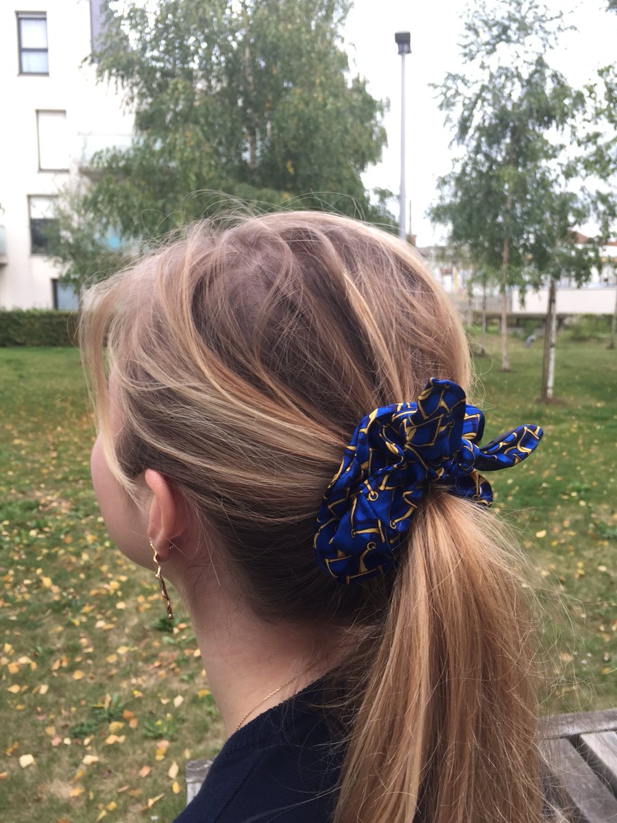 margotbcln's tweet photo. [ACCESSOIRES FAIT-MAIN LILLE] Vous avez envie d’un joli chouchou ou encore d’une jolie trousse réalisés fait-main avec des matériaux de récupération ?🌿Rendez-vous sur le compte Instagram @andreaomichel pour découvrir diverses créations à petits prix !
#ZD #faitmain #couture https://t.co/n0IXowlMYU