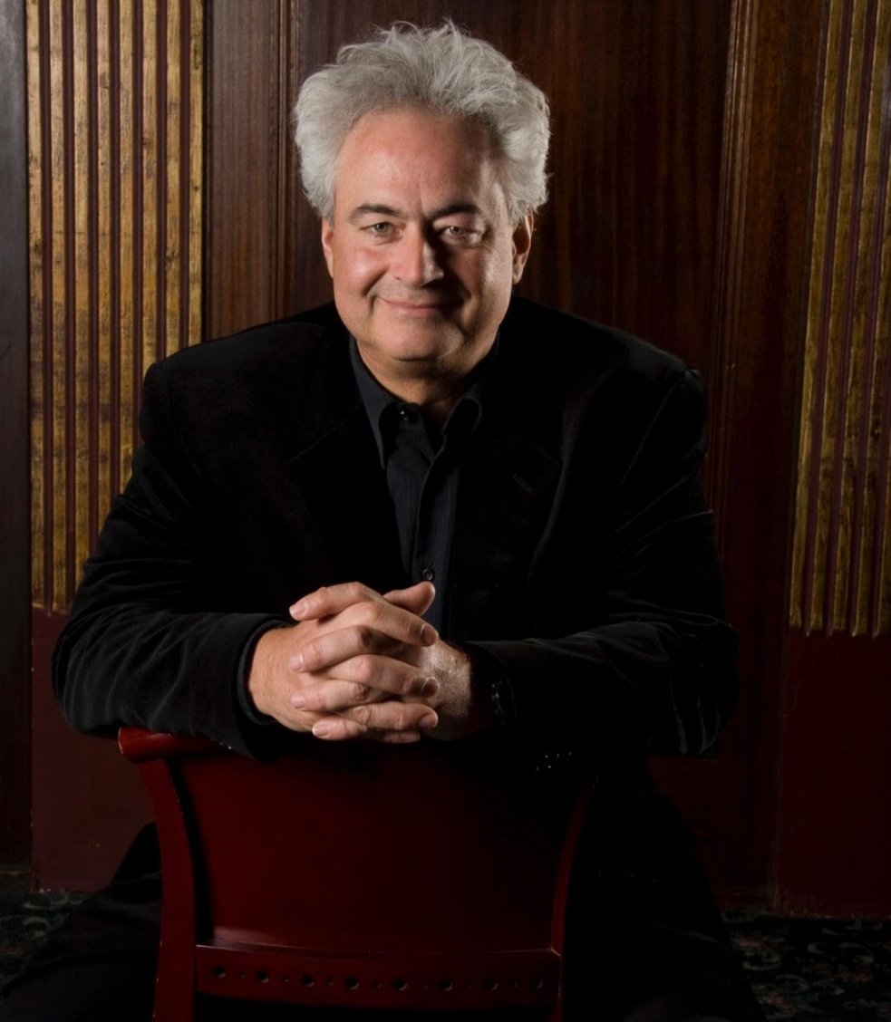 Este mes charlamos con <a href="/RafaelBenatar/">Rafael Benatar</a>, quién nos llevará a descubrir el <a href="/MagicCastle_AMA/">The Magic Castle</a> en Los Ángeles. ¡No os perdáis <a href="/IImprobables/">Imposibles Improbables</a>, el mejor #podcast de #magia! ♦️♣️♥️♠️Puedes escucharlo aquí: 
imposiblesimprobables.com/2019/10/04/epi… 🎩🃏