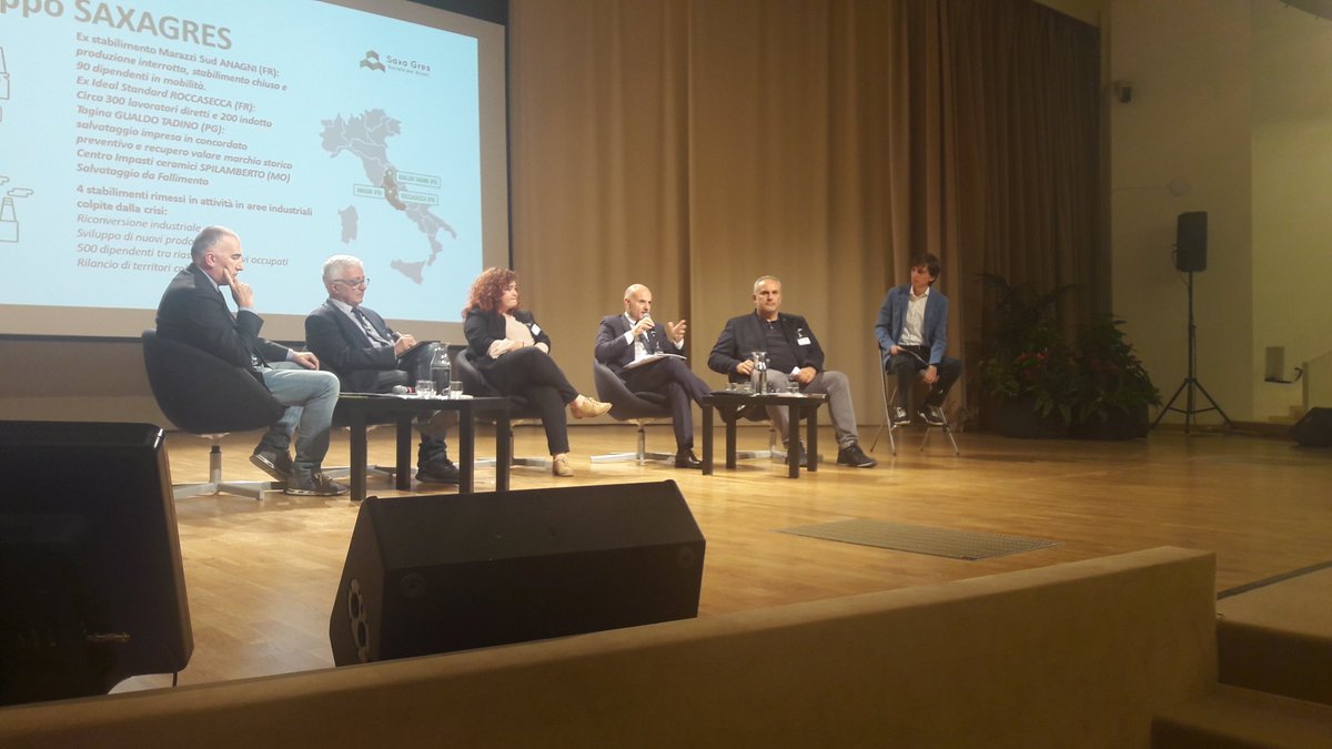 LoppianoLab's tweet photo. #RaffaeleScamardì ci racconta l'esperienza del gruppo @saxagres1, che ha salvato il lavoro di 600 persone
#LoppianoLab https://t.co/su3zjoI0gB