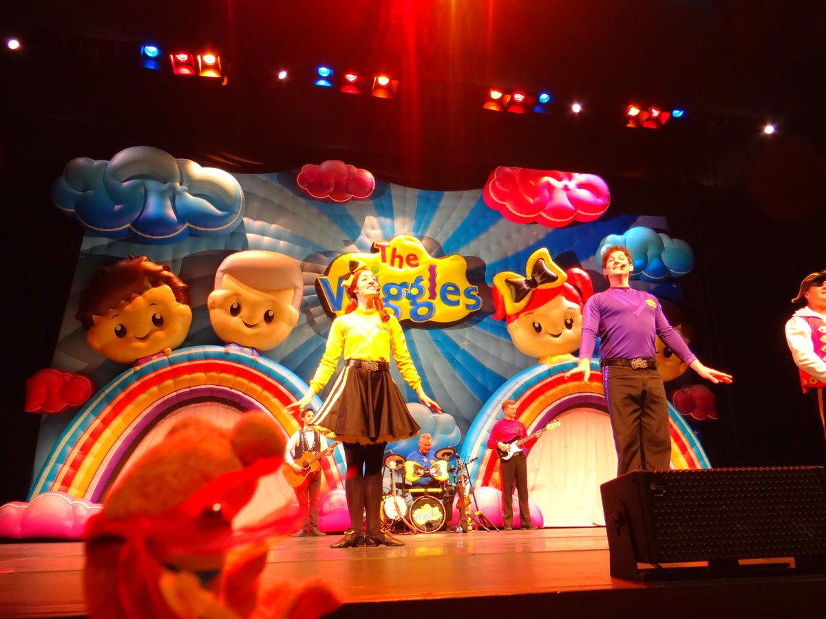 Crevette De Berg!!! 🦐 🌷🌹🌺🌸🌼🌞🇨🇦 (@crevettedeberg) on Twitter photo <a href="/TheWiggles/">The Wiggles</a> <a href="/Anthony_Wiggle/">atec</a> <a href="/Lachy_Wiggle/">Lachy Gillespie</a> <a href="/Emma_Wiggle/">Emma Watkins</a> <a href="/Simon_Wiggle/">Simon Pryce</a> 2/2 💙💜💛❤️!! They did Monkey Dance, Rattlin' Bog, Emma's Yellow Bow, Do The Propeller! They did impromptu versions of Skeleton Scat, Toot Toot, and Ready Steady Wiggle! 💙💜💛❤️ <a href="/TheWiggles/">The Wiggles</a> <a href="/Anthony_Wiggle/">atec</a> <a href="/Lachy_Wiggle/">Lachy Gillespie</a> <a href="/Emma_Wiggle/">Emma Watkins</a> <a href="/Simon_Wiggle/">Simon Pryce</a> 2/2 💙💜💛❤️!! They did Monkey Dance, Rattlin' Bog, Emma's Yellow Bow, Do The Propeller! They did impromptu versions of Skeleton Scat, Toot Toot, and Ready Steady Wiggle! 💙💜💛❤️