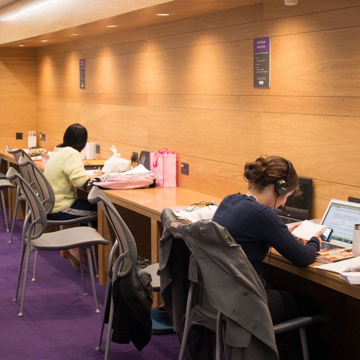 UoMLibrary's tweet image. Easily distracted? We&apos;ve got you covered! We have lots of silent study spaces available for when you really need to concentrate - these ones can be found in our Stopford, Art and Archaology, and Kantorowich Libraries.  #UoMGetStarted
