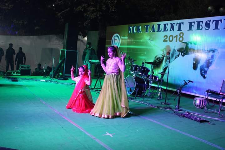 TuneEacademy's tweet photo. Mega Jam Session @ Swarn Jayanti Park - 24th Dec,18
#bandperformance #danceperformance #soloperformance #groupperformance
#TuneEJamSession #TuneEAcademy #MusicAndDanceAcademy #MusicClasses #DanceClasses #Indirapuram #liveperformances https://t.co/CWBDs9ard6