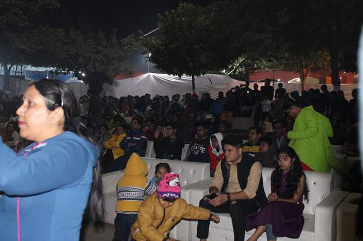 TuneEacademy's tweet photo. Mega Jam Session @ Swarn Jayanti Park - 24th Dec,18
#bandperformance #danceperformance #soloperformance #groupperformance
#TuneEJamSession #TuneEAcademy #MusicAndDanceAcademy #MusicClasses #DanceClasses #Indirapuram #liveperformances https://t.co/KkEzL2P6in