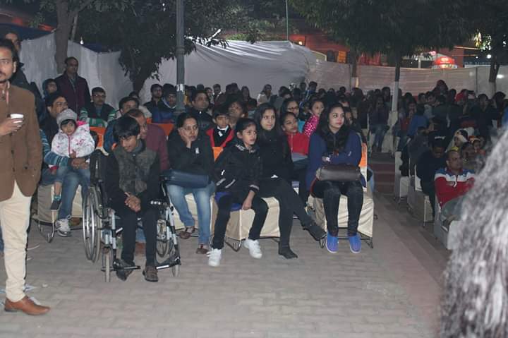 TuneEacademy's tweet photo. Mega Jam Session @ Swarn Jayanti Park - 24th Dec,18
#bandperformance #danceperformance #soloperformance #groupperformance
#TuneEJamSession #TuneEAcademy #MusicAndDanceAcademy #MusicClasses #DanceClasses #Indirapuram #liveperformances https://t.co/pTwpRE7SBd