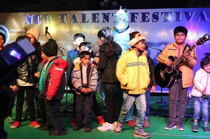 TuneEacademy's tweet photo. Mega Jam Session @ Swarn Jayanti Park - 24th Dec,18
#bandperformance #danceperformance #soloperformance #groupperformance
#TuneEJamSession #TuneEAcademy #MusicAndDanceAcademy #MusicClasses #DanceClasses #Indirapuram #liveperformances https://t.co/pTwpRE7SBd