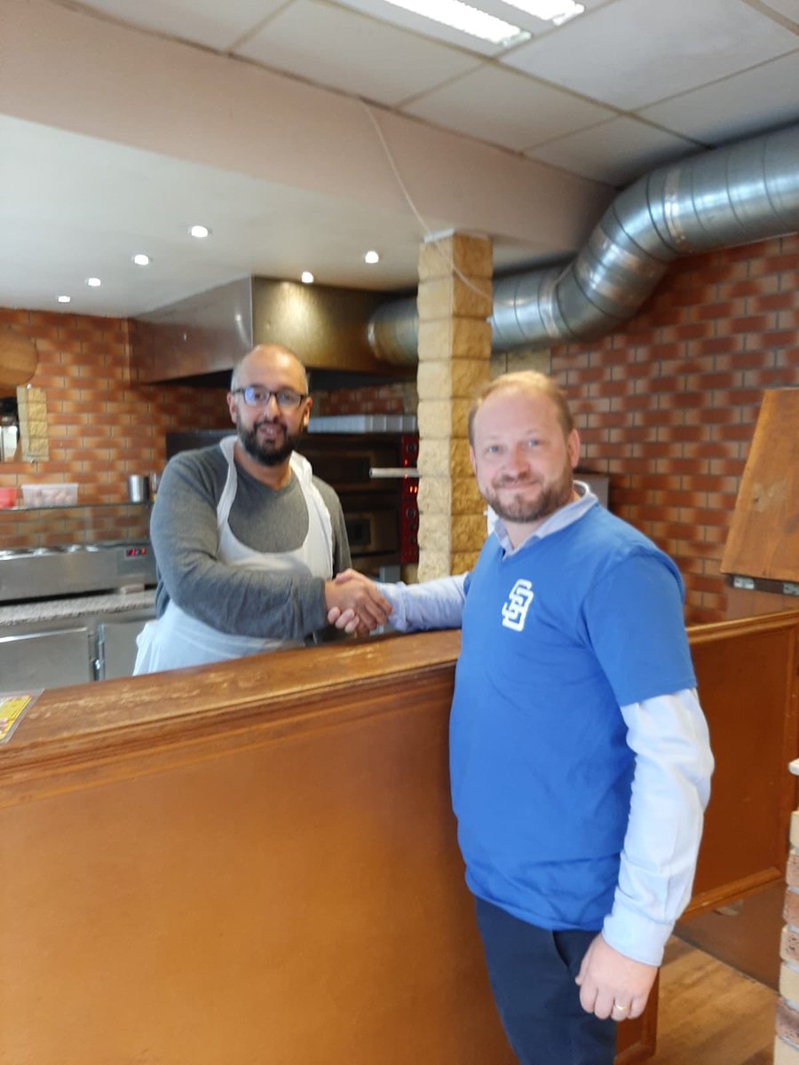 LeleuxNicolas's tweet photo. Même sous la pluie nous écoutons , échangeons et co construisons ensemble notre futur Saint-Brice-sous-Forêt. Merci aux commerçants rue de Paris pour ces échanges. https://t.co/Ez6X41TPVY