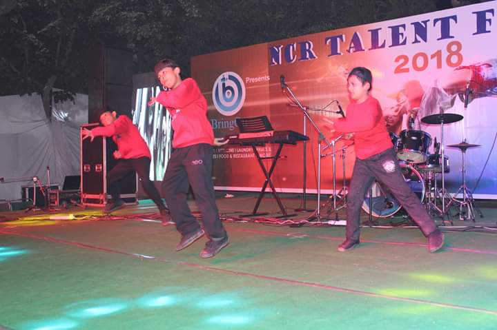 TuneEacademy's tweet photo. Mega Jam Session @ Swarn Jayanti Park - 24th Dec,18
#bandperformance #danceperformance #soloperformance #groupperformance
#TuneEJamSession #TuneEAcademy #MusicAndDanceAcademy #MusicClasses #DanceClasses #Indirapuram #liveperformances https://t.co/pl6niLadGd