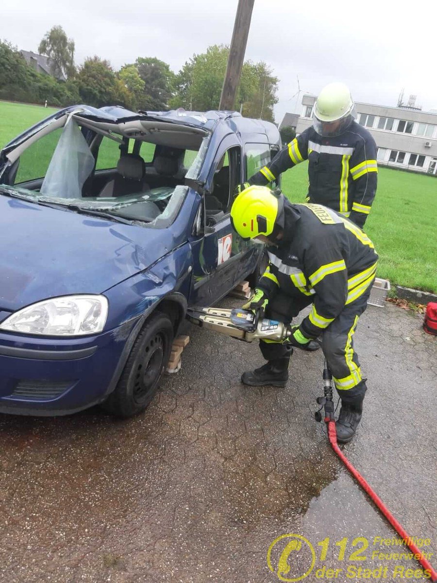 Themennachmittag patientenorientierte Unfallrettung aus einem Erdgas-Fahrzeug feuerwehr-rees.de/2019/10/05/the…