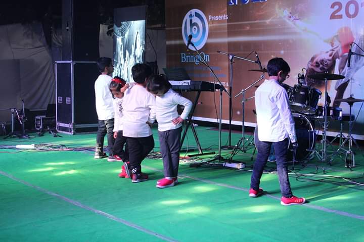 TuneEacademy's tweet photo. Mega Jam Session @ Swarn Jayanti Park - 24th Dec,18
#bandperformance #danceperformance #soloperformance #groupperformance
#TuneEJamSession #TuneEAcademy #MusicAndDanceAcademy #MusicClasses #DanceClasses #Indirapuram #liveperformances https://t.co/2ARRH1m2xn