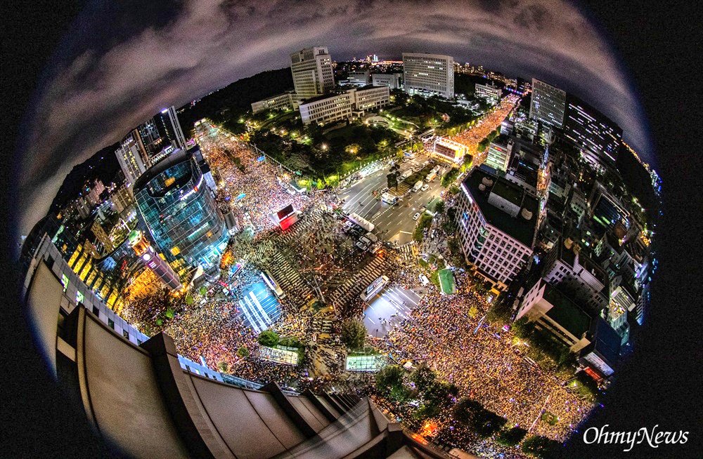 정말 아름답다
밤엔 헬기가 뜨지 못해서 다 담지 못한게 아쉽지만..