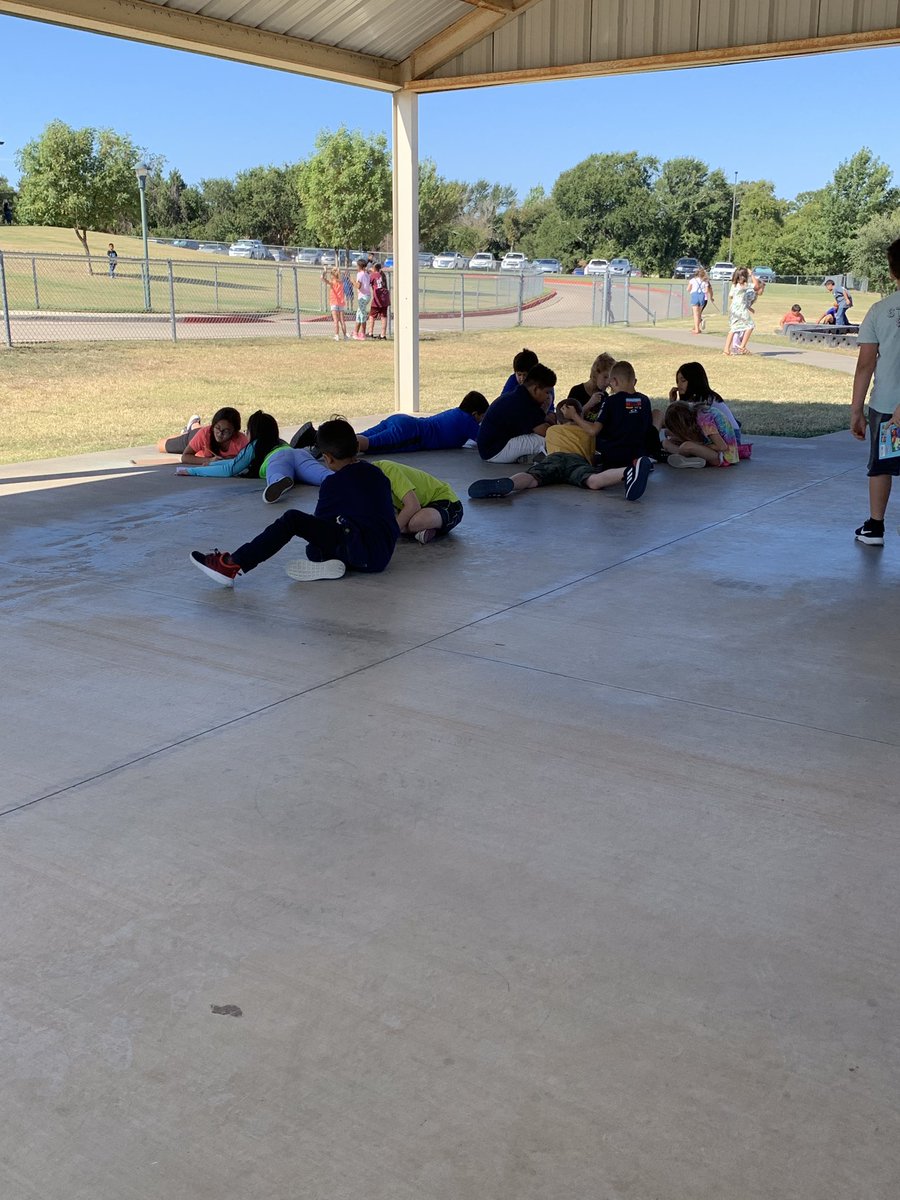 TX_Montgomery's tweet photo. Yes this is recess, yes my students are working on their writing, no I did not force them to #happyteacher #writingisasfunasrecess #4thgrade @JSeguinElem https://t.co/y5LTfPQDgO