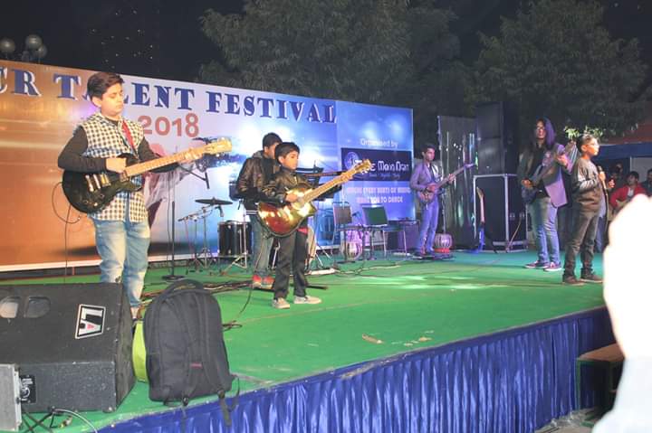 TuneEacademy's tweet photo. Mega Jam Session @ Swarn Jayanti Park - 24th Dec,18
#bandperformance #danceperformance #soloperformance #groupperformance
#TuneEJamSession #TuneEAcademy #MusicAndDanceAcademy #MusicClasses #DanceClasses #Indirapuram #liveperformances https://t.co/Qwe9q56O8y