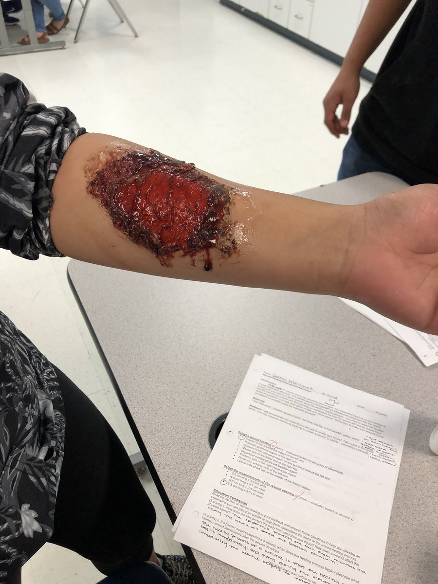 Patriots creating their own wounds and skin burns during our #woundlab Great artistic skills Patriots! 🚑🧻👩🏻‍⚕️👨🏻‍⚕️