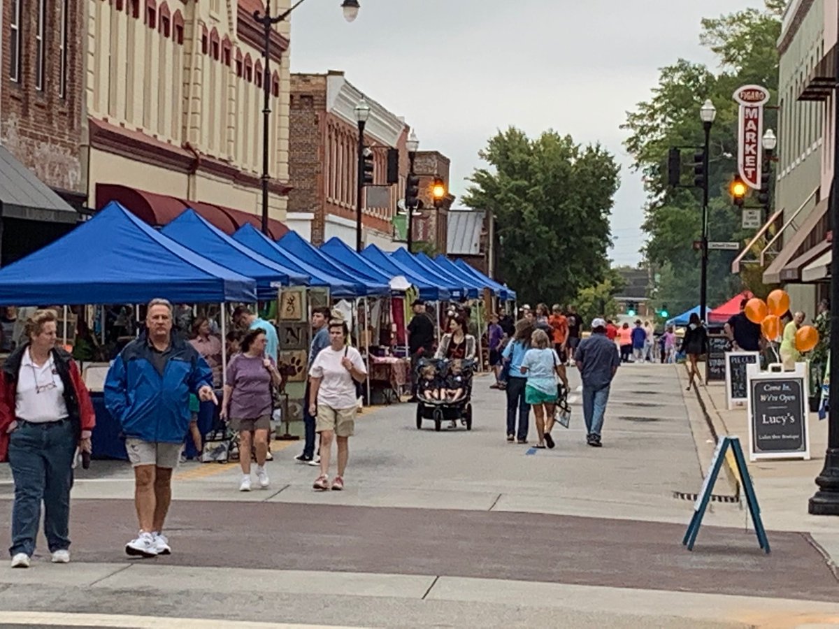 fostersenn's tweet photo. Newberry Oktoberfest just started and a nice crowd already.  Feels like fall.  Come on down https://t.co/8rbHo0LbZM