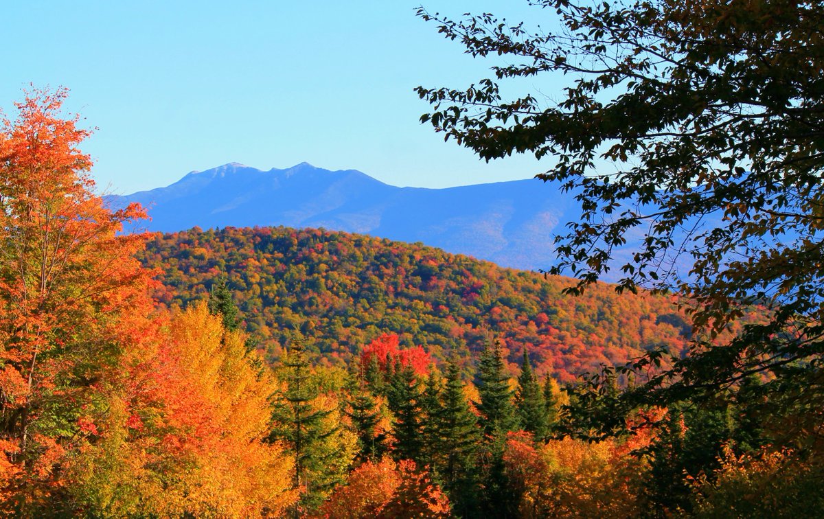 steveloynd's tweet image. Dateline #whitemts Today&apos;s foliage report #loonmtrealtor
This is a pull over area on Route 118 in Woodstock NH
#killerview enjoy and #fallinlove