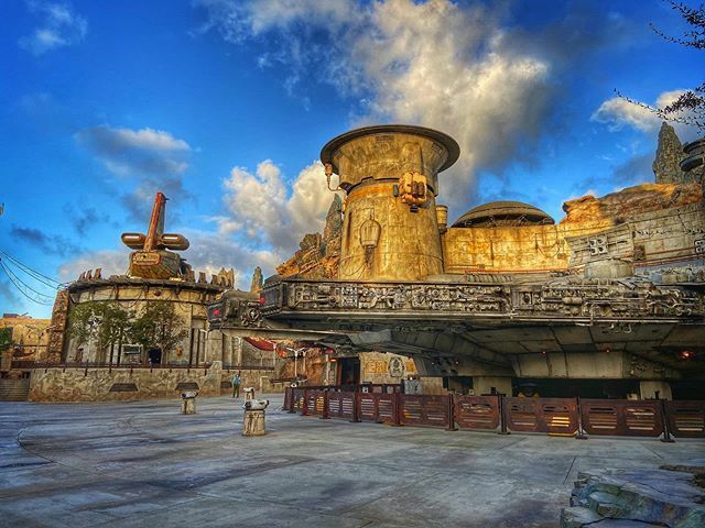 Another day on Batuu in Star Wars Galaxy’s Edge. .
.
.
#swgeca #dockingbay7 #milleniumfalcon #galaxysedge #michaelwadaphotography ift.tt/2oS1lPG